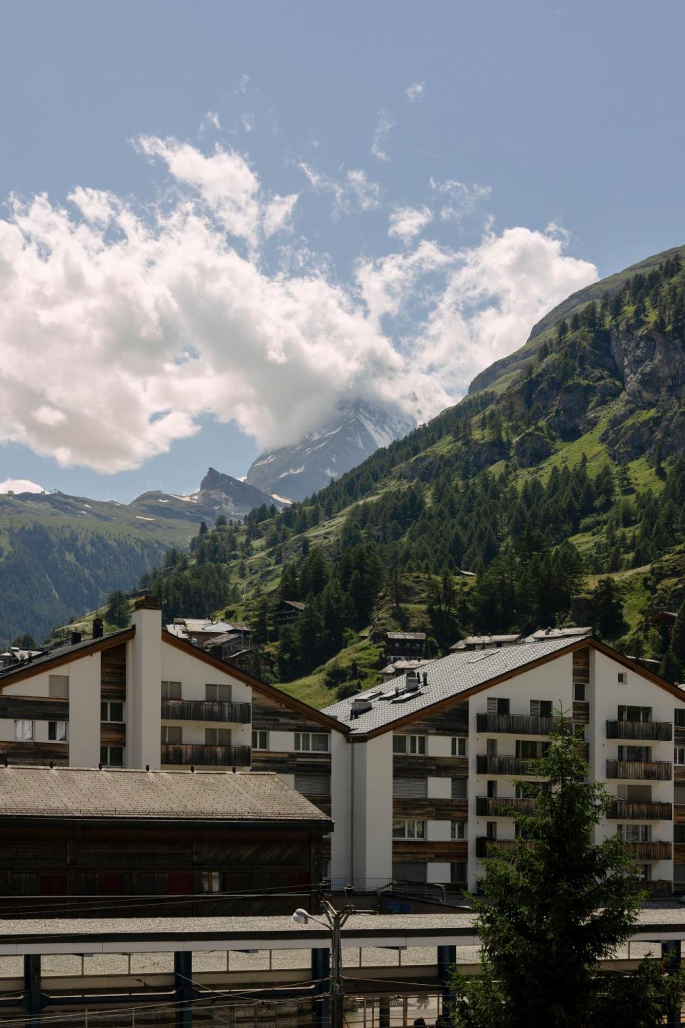 Schloss Zermatt - Cbd & Adaptogenic Spa And Sport Hotel Exterior foto
