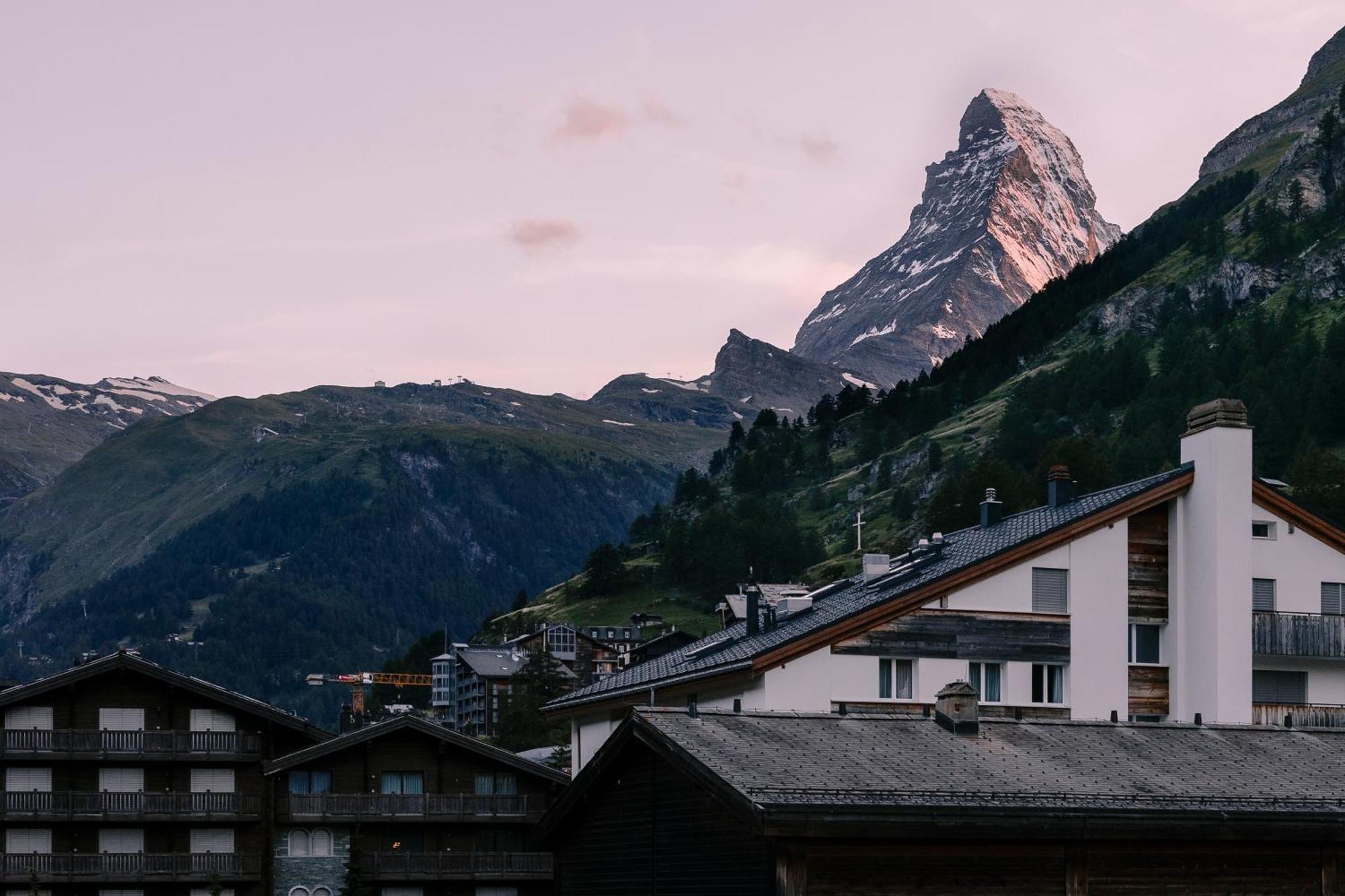 Schloss Zermatt - Cbd & Adaptogenic Spa And Sport Hotel Exterior foto